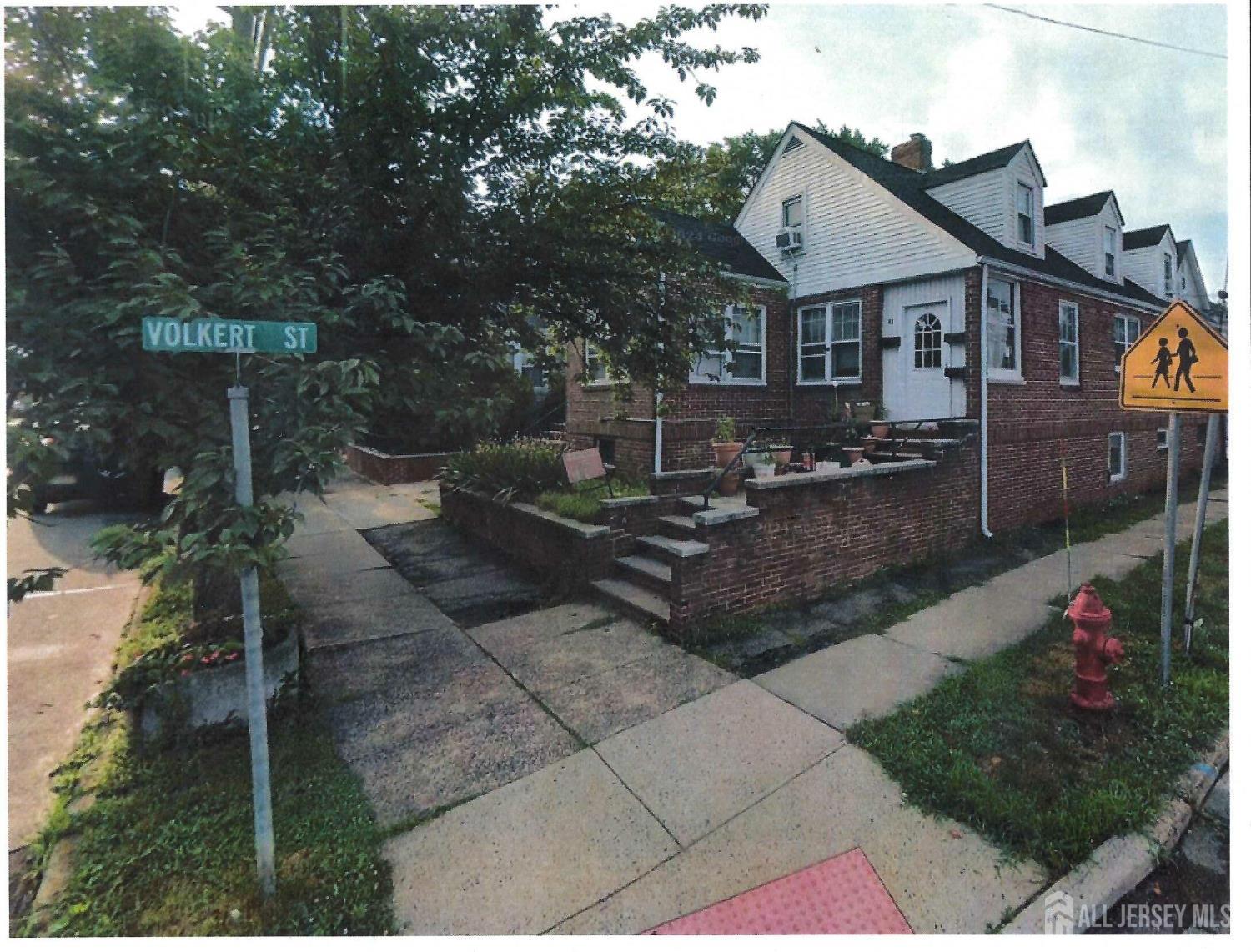 82 Woodbridge Avenue — photo