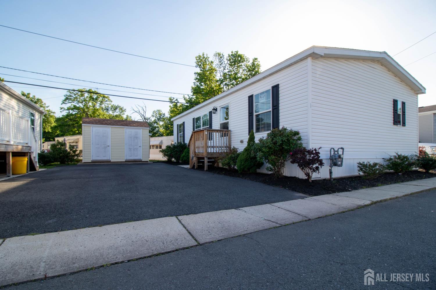 65 Oakdale Village — photo