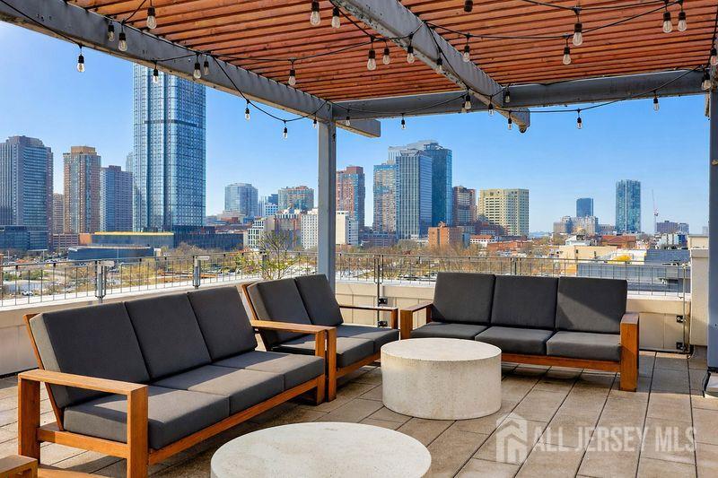 232 Pavonia Avenue 312 — photo