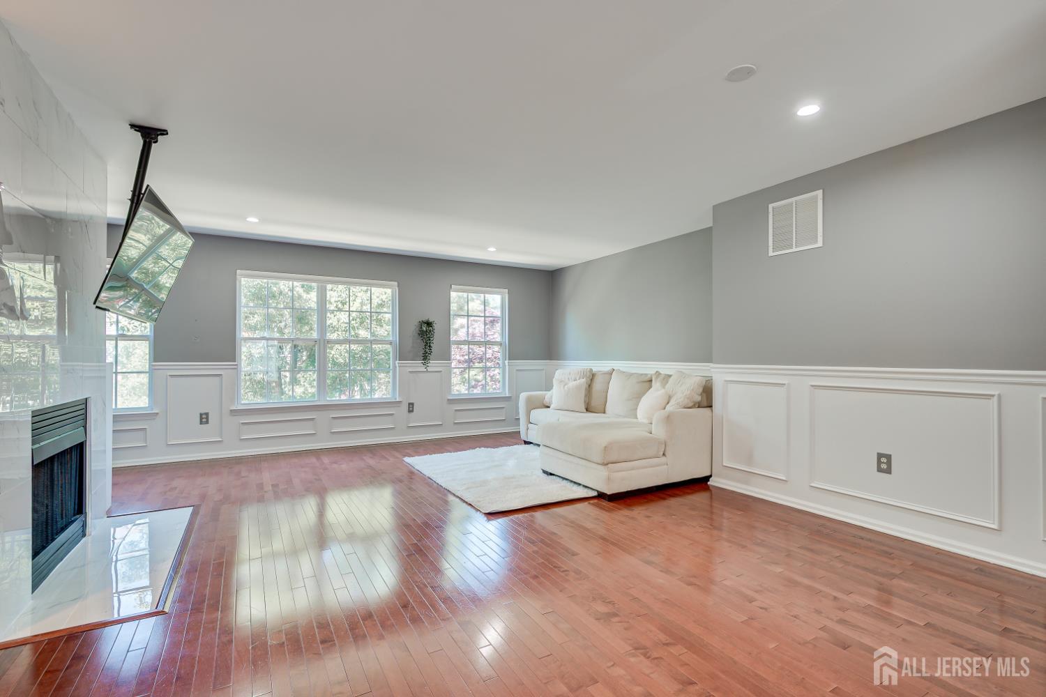 41 ROJEWSKI WAY, SAYREVILLE NJ 08859 — photo 2
