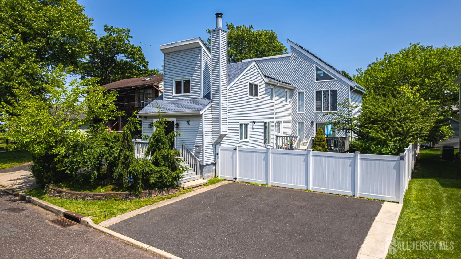 76 Woodland Drive — photo