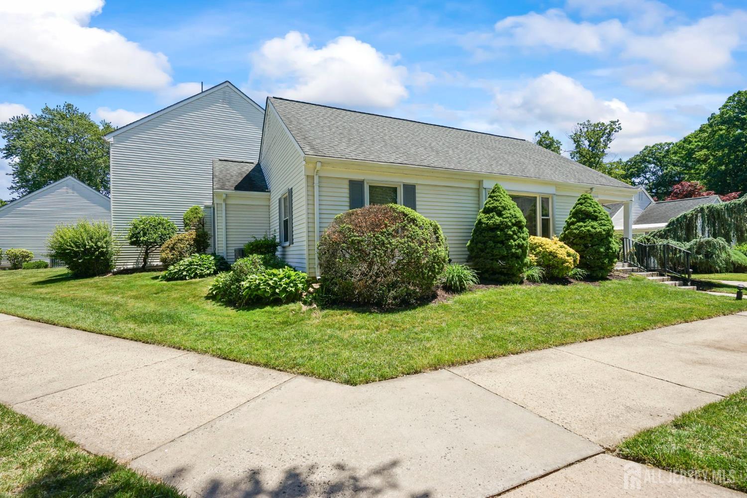 312 Sharon Way C — photo