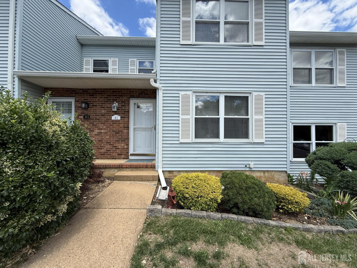 41 Dogwood Court — photo
