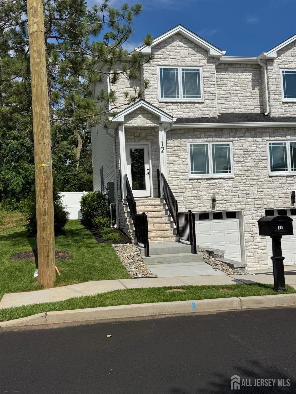12 Moyse Place — photo