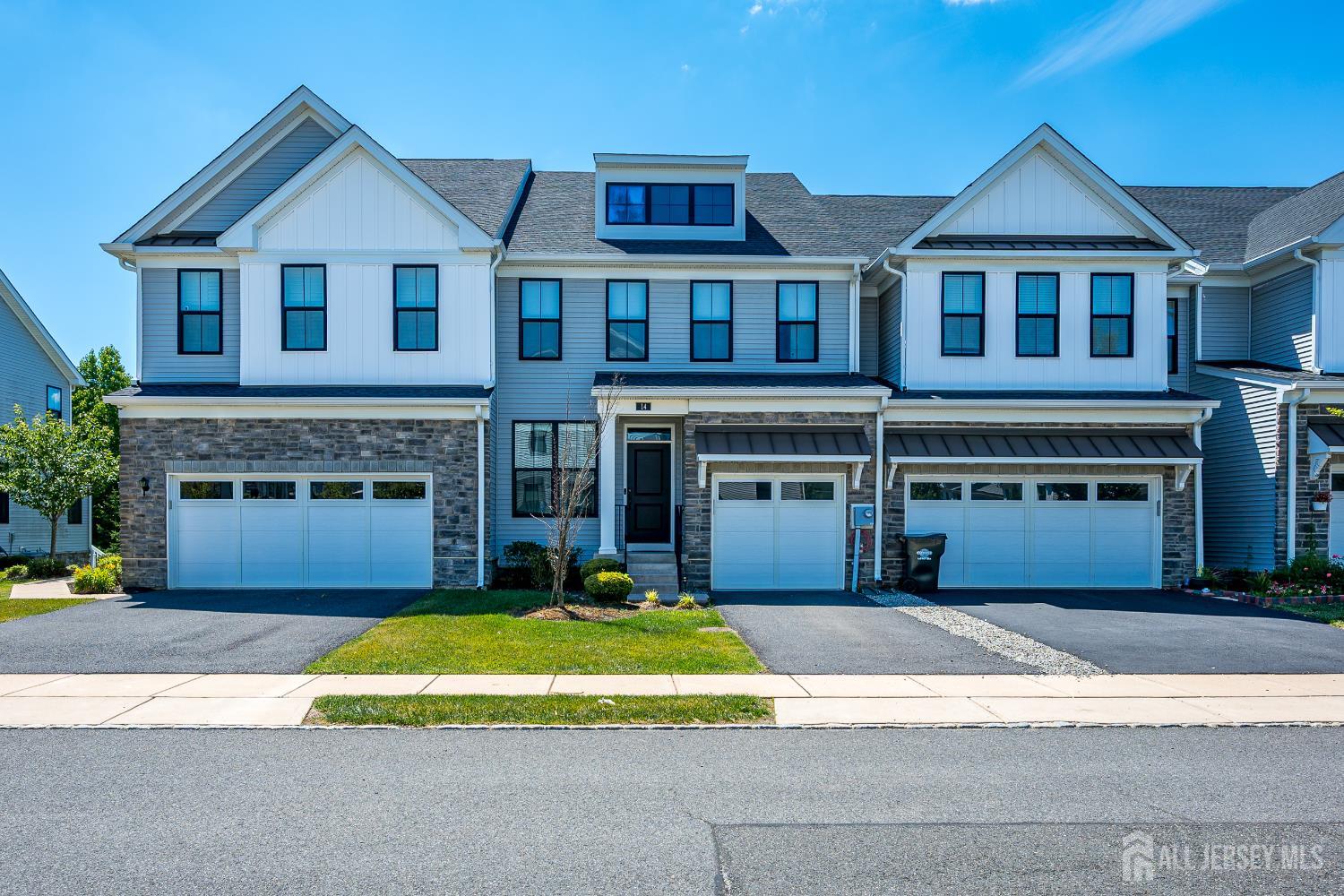 14 Hyacinth Lane — photo
