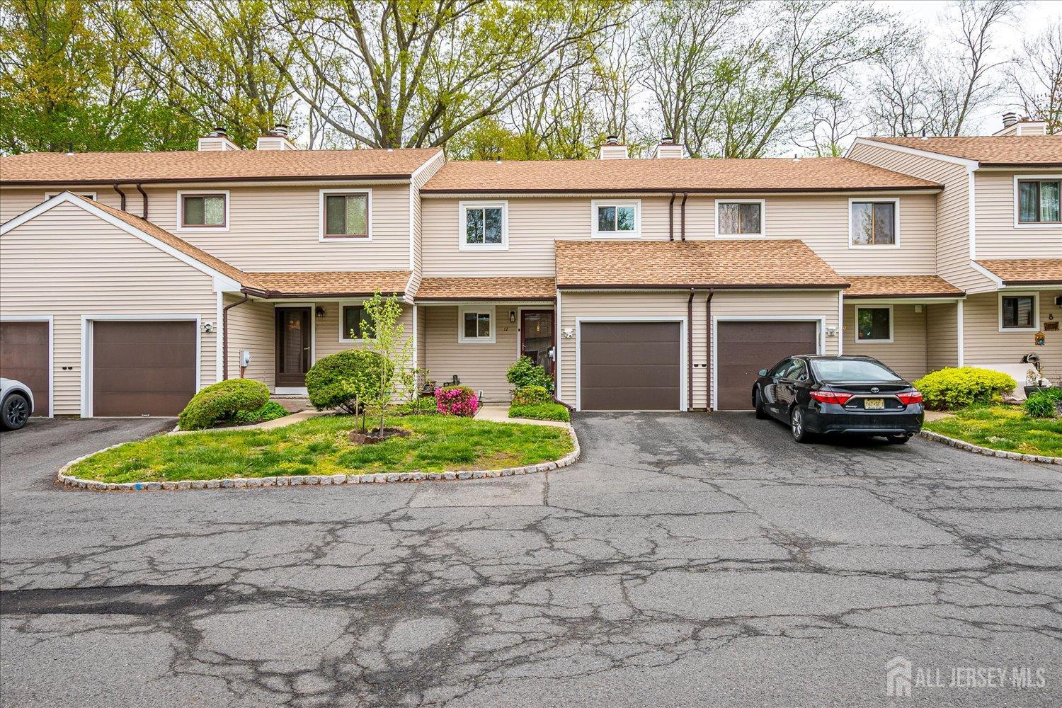 12 Tulip Court — photo