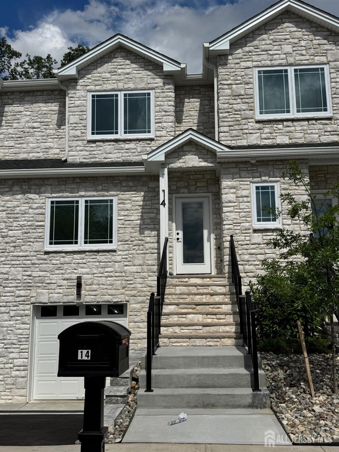 14 Moyse Place — photo