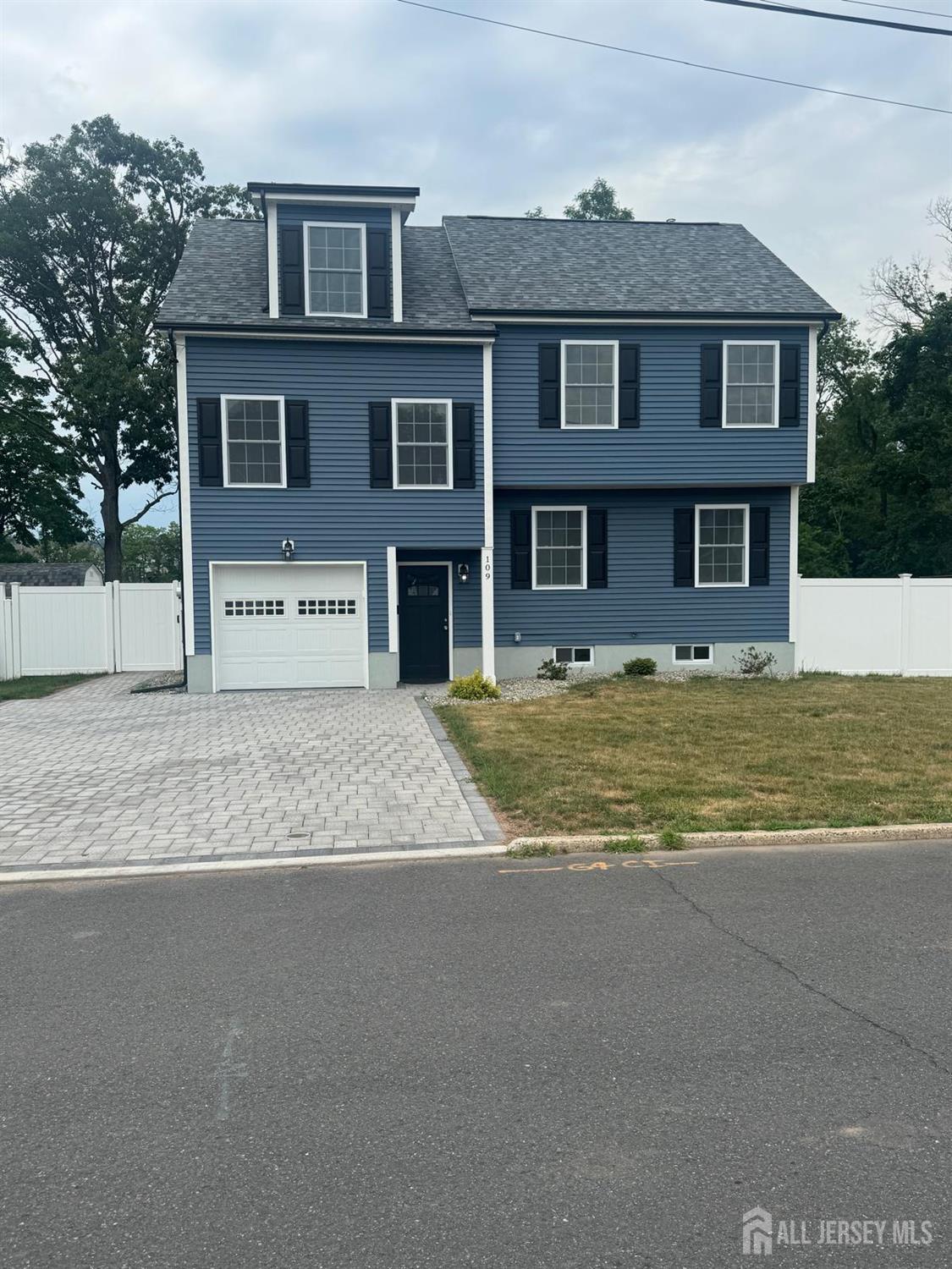 109 Pearl Place — photo