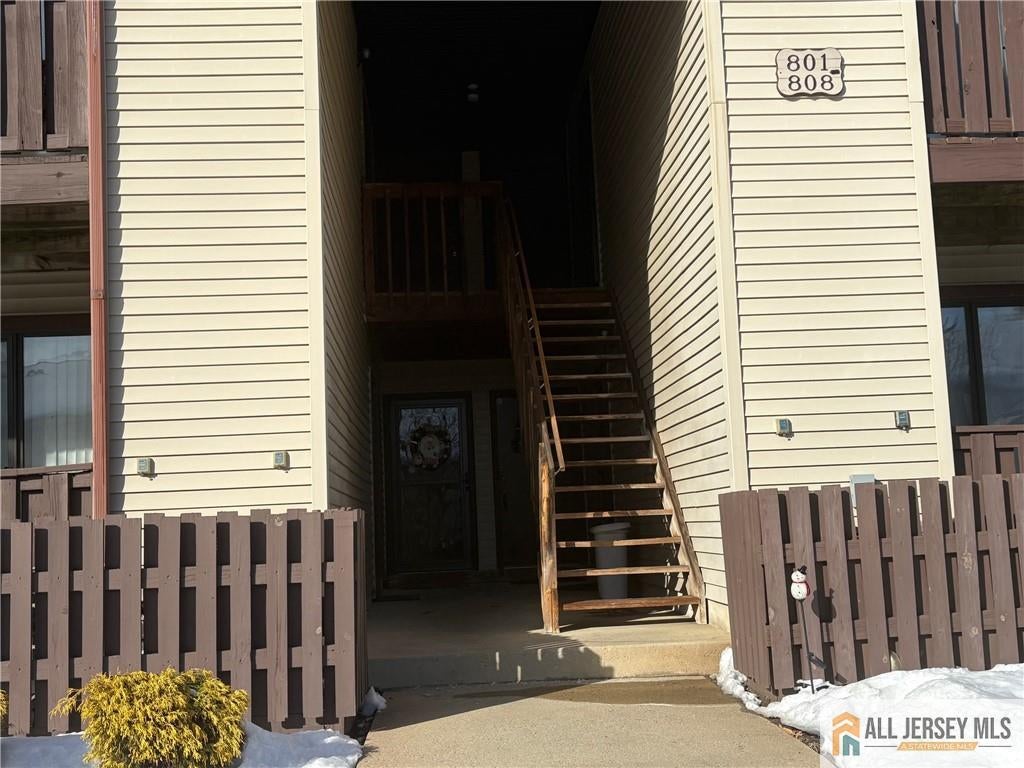 802 Lindsey Court — photo