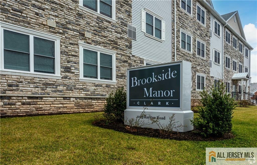1025 Raritan Road 409 — photo