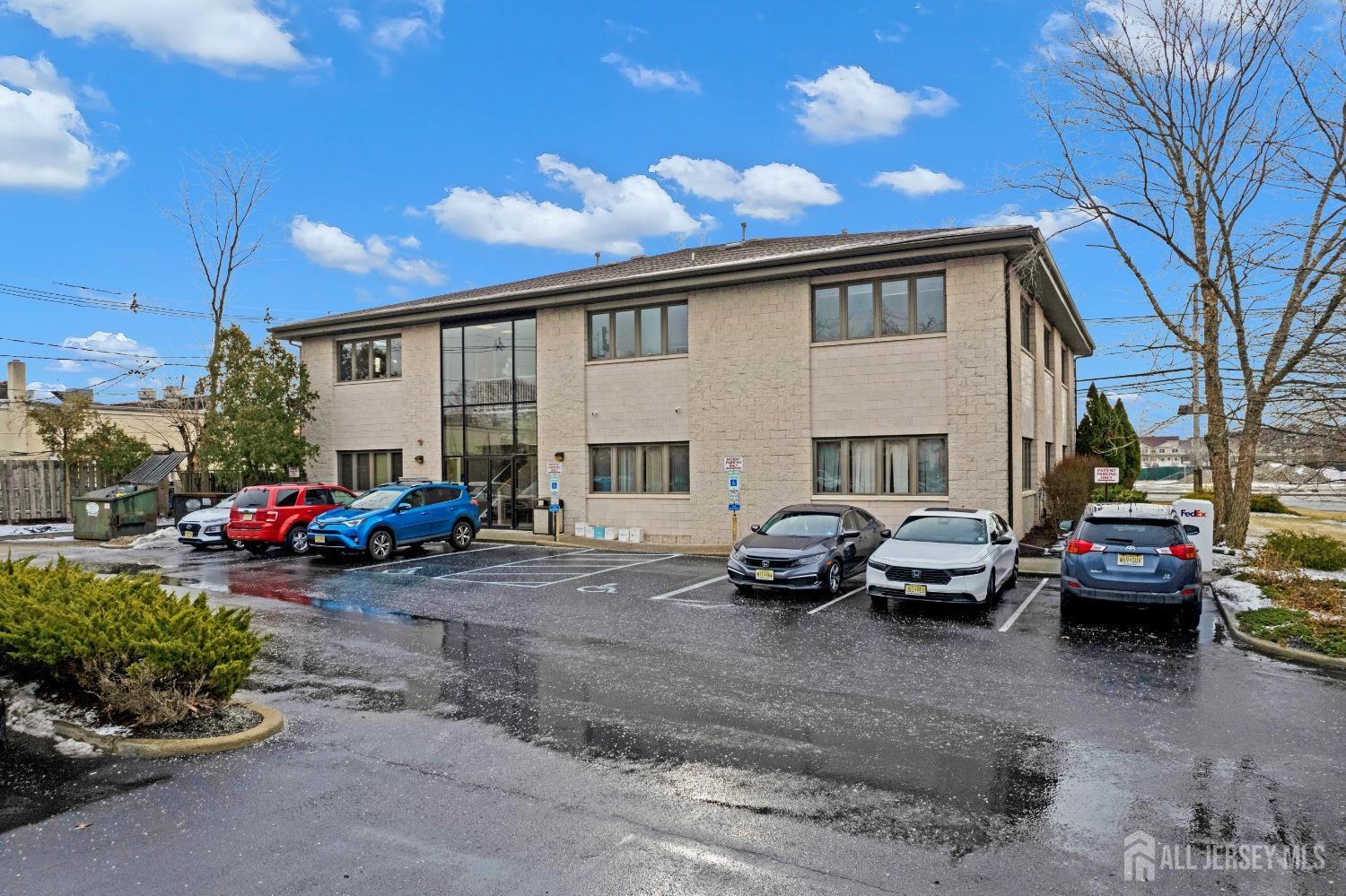 1740 Oak Tree Road — photo