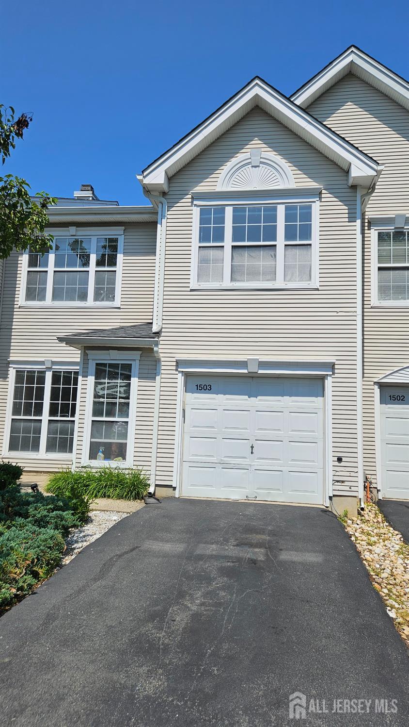 1503 Pheasant Run — photo