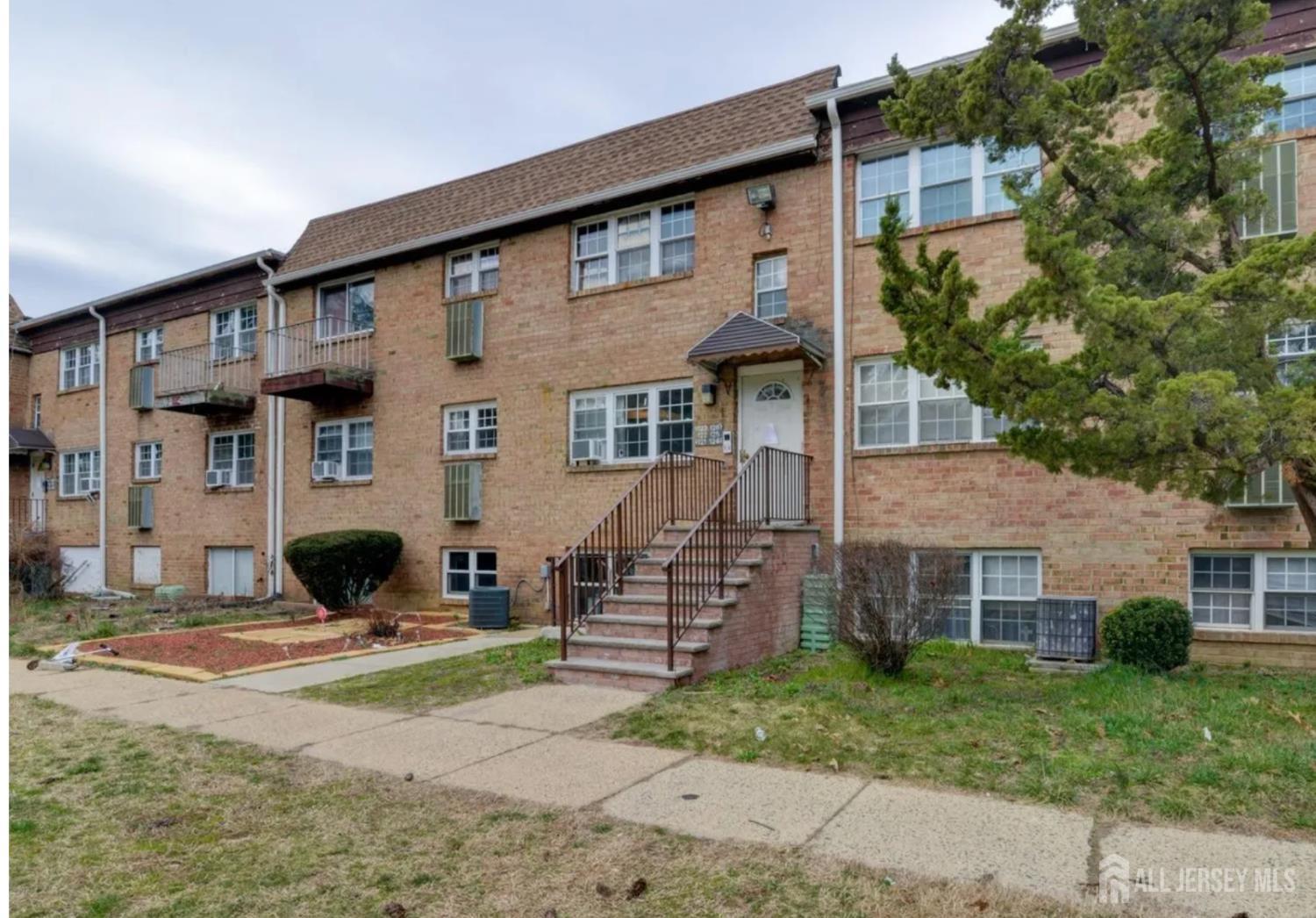 124 College Drive — photo