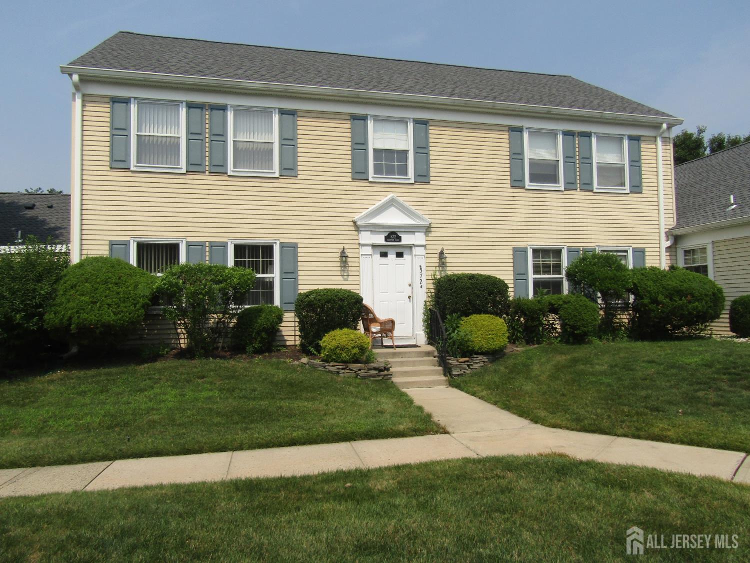 572 Westport Lane N — photo