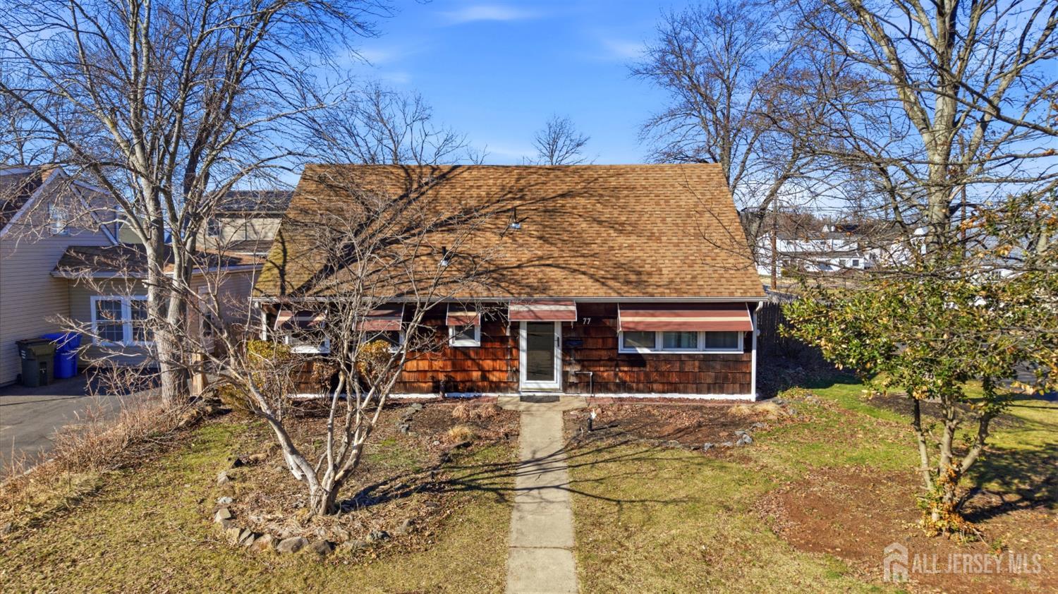 77 W Arthur Place — photo