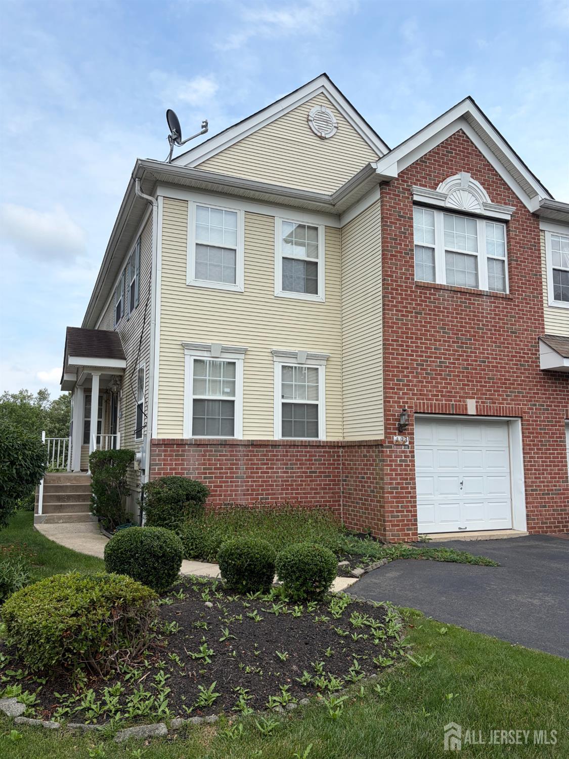 193 Fountayne Lane — photo