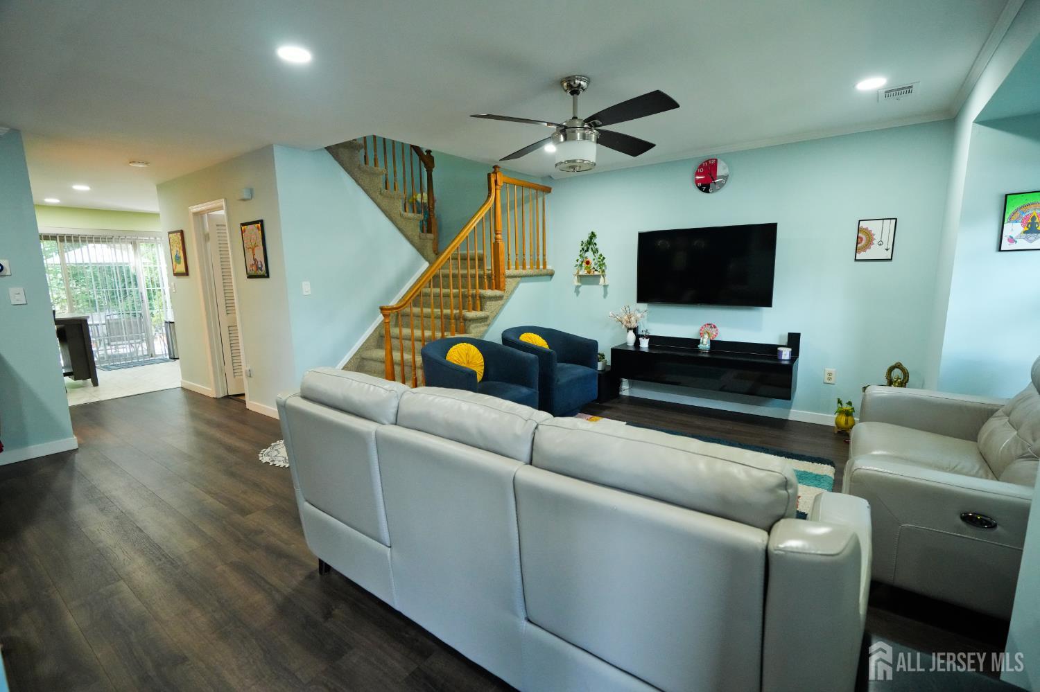 1702 Oak Court — photo