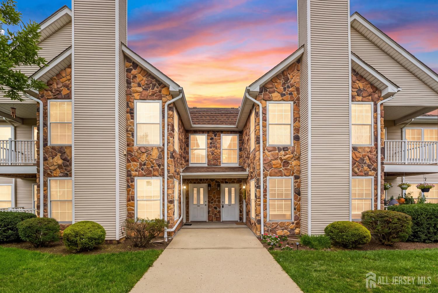 127 Chariot Court — photo