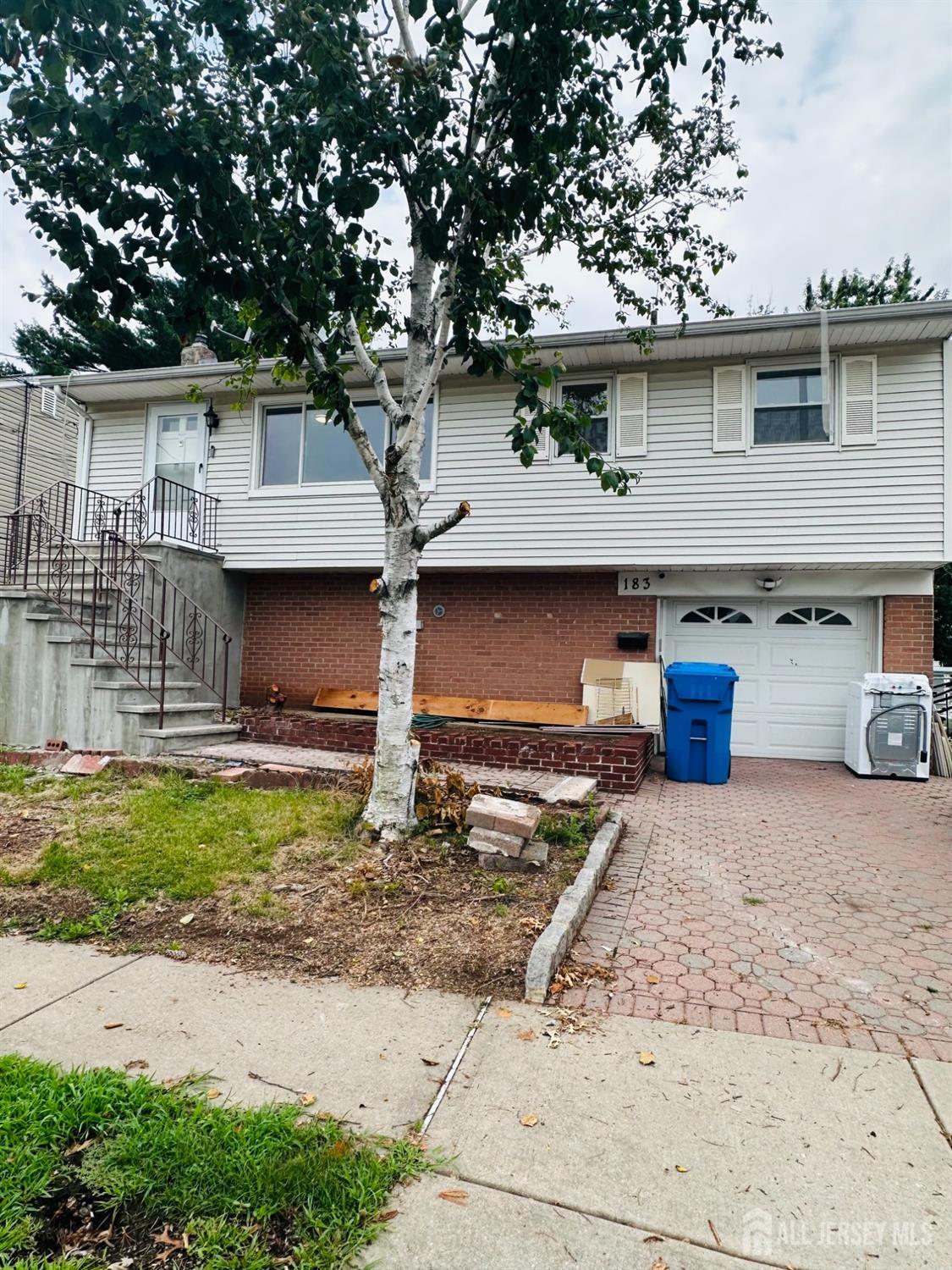 183 E Henry Place E — photo