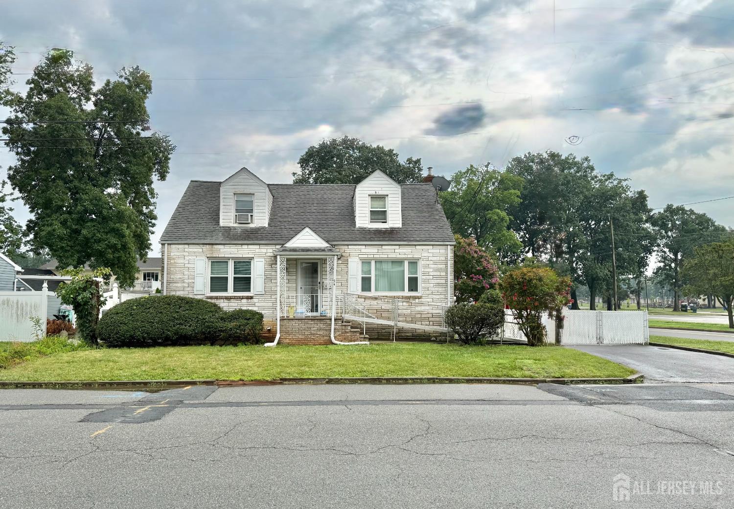674 Cedar Street — photo