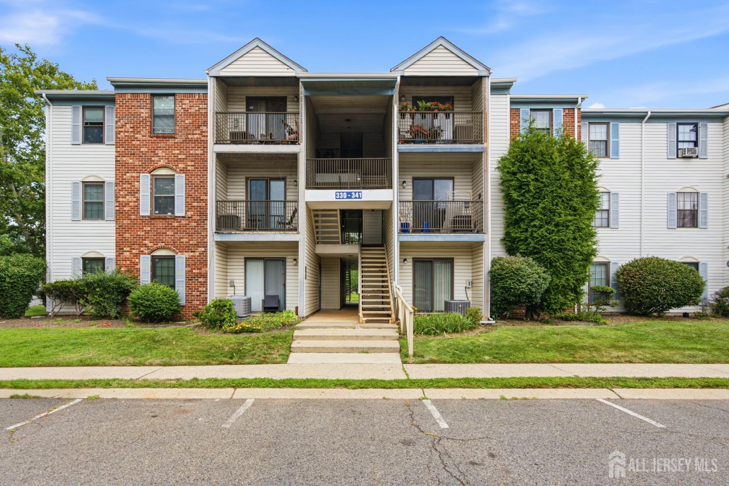 334 Lancaster Court — photo