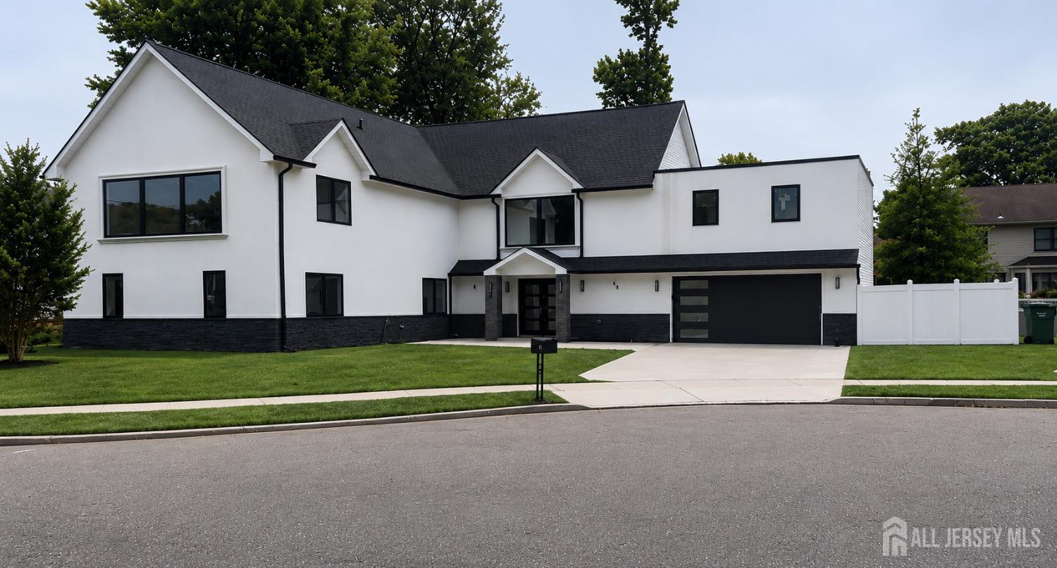 19 Lisa Court — photo