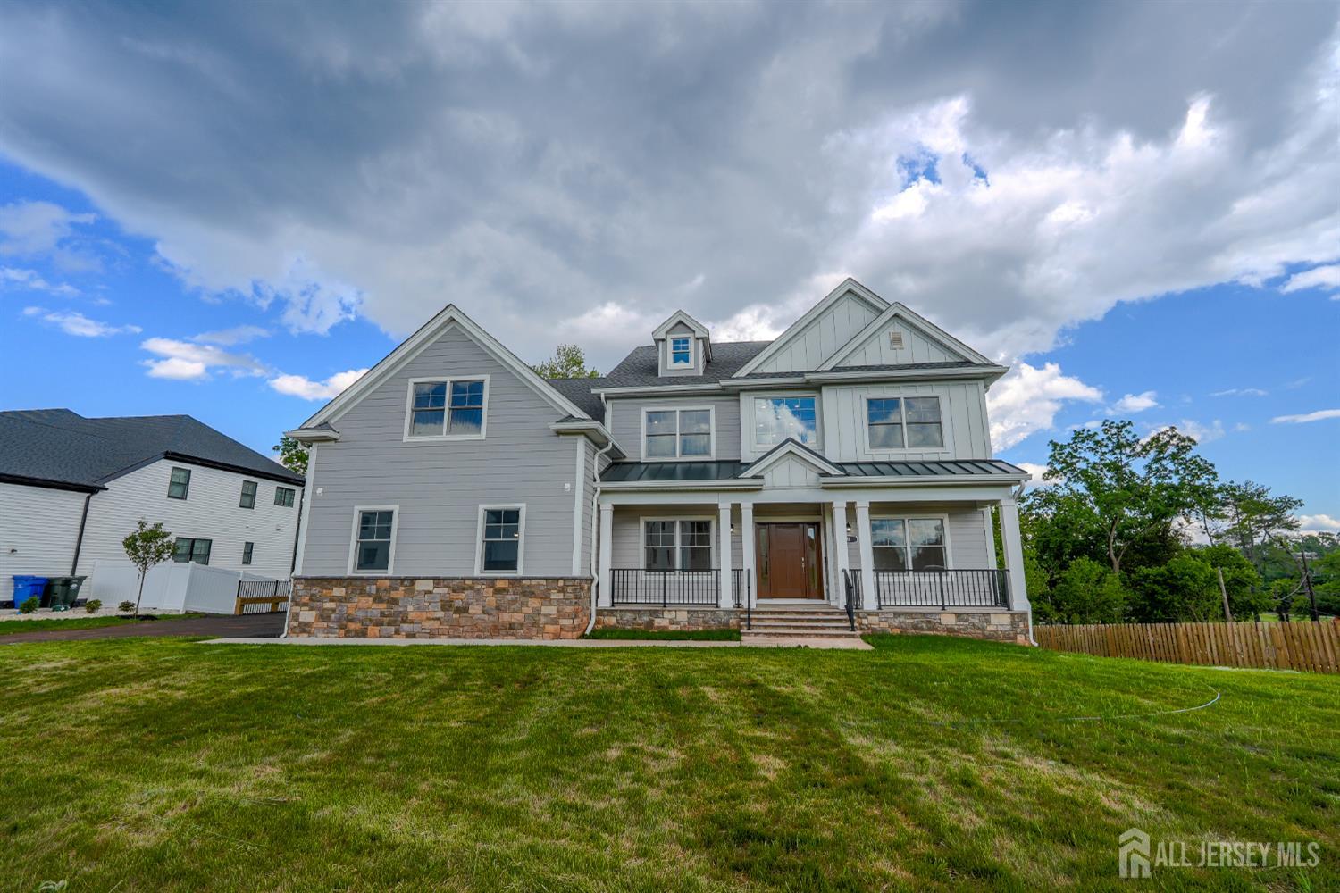 11 Scarlet Drive — photo