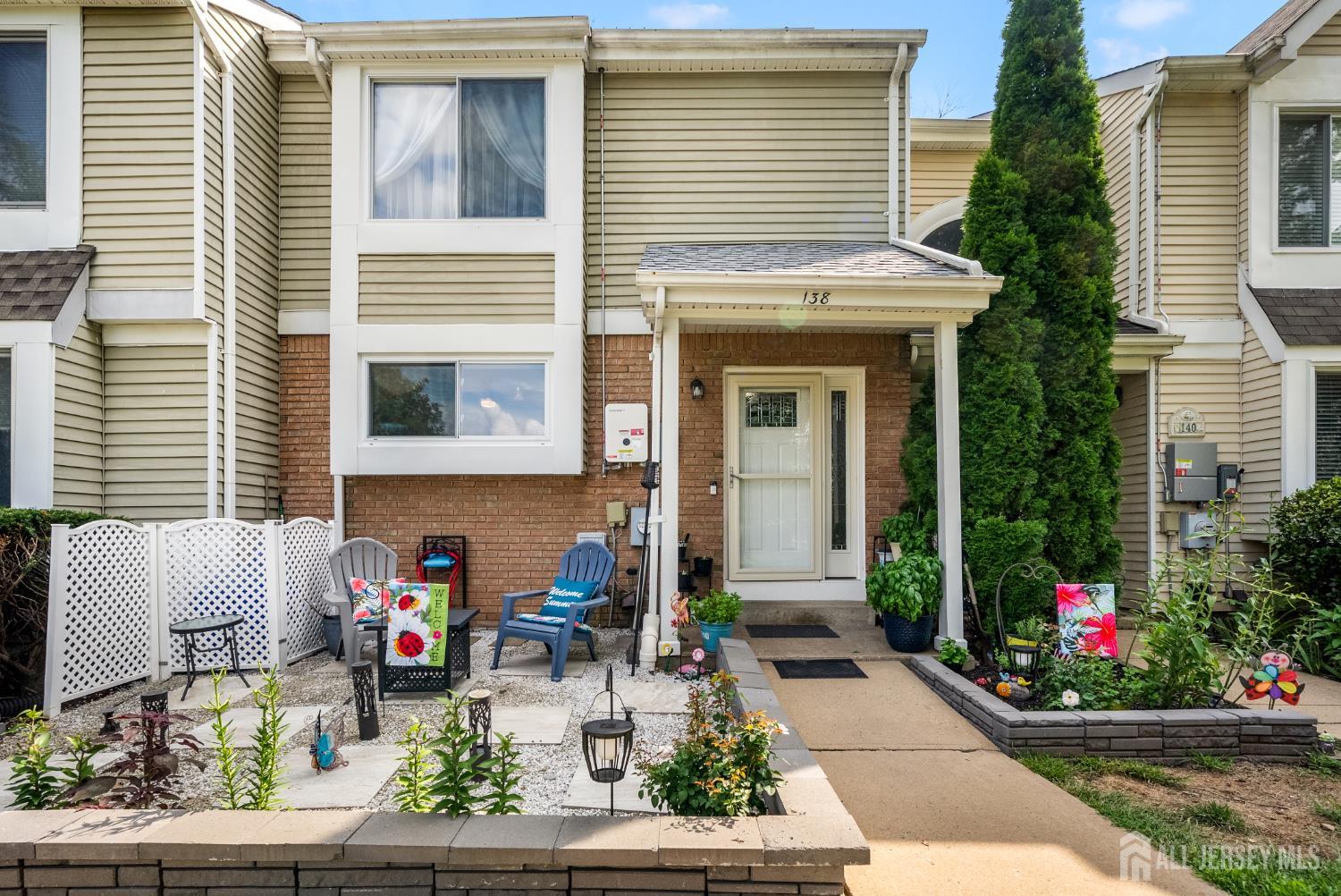 138 Stratford Court — photo