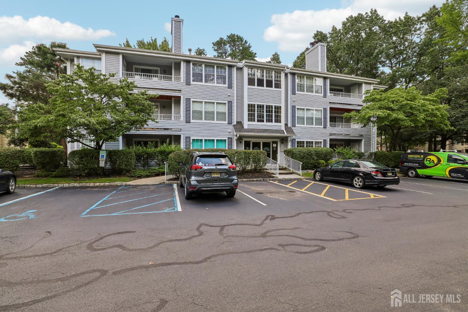 1702 Tanglewood Court — photo