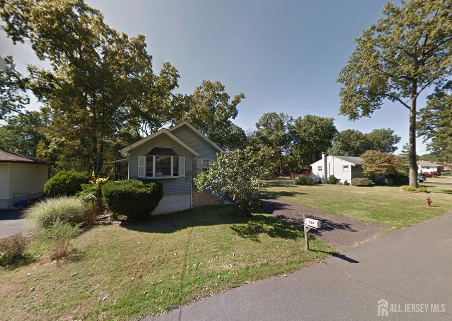 123 Dorothy Avenue — photo
