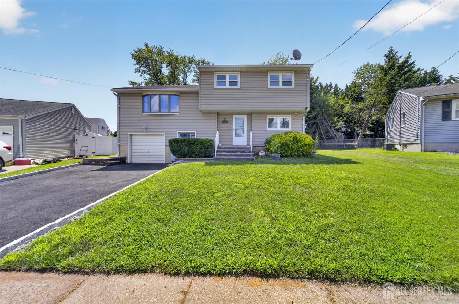 17 Wedgewood Drive — photo