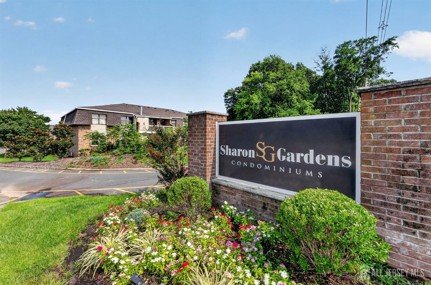 312 Sharon Garden Court — photo