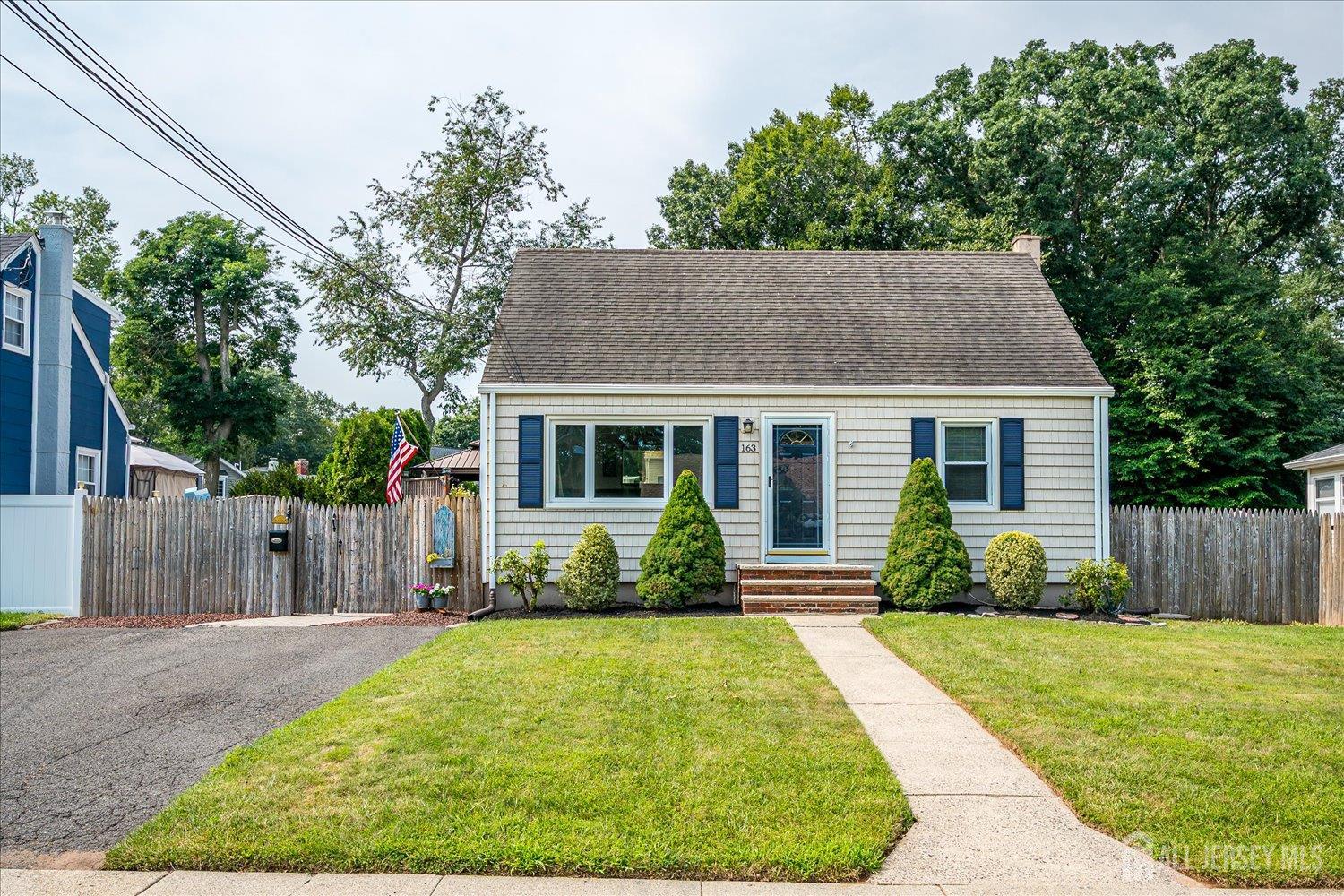 163 Daniel Street — photo