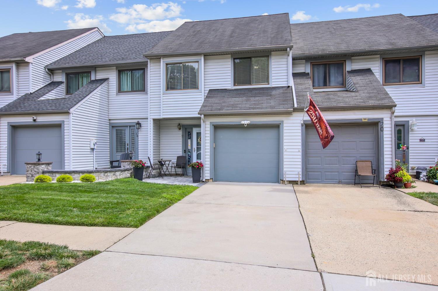 18 Lexington Circle — photo