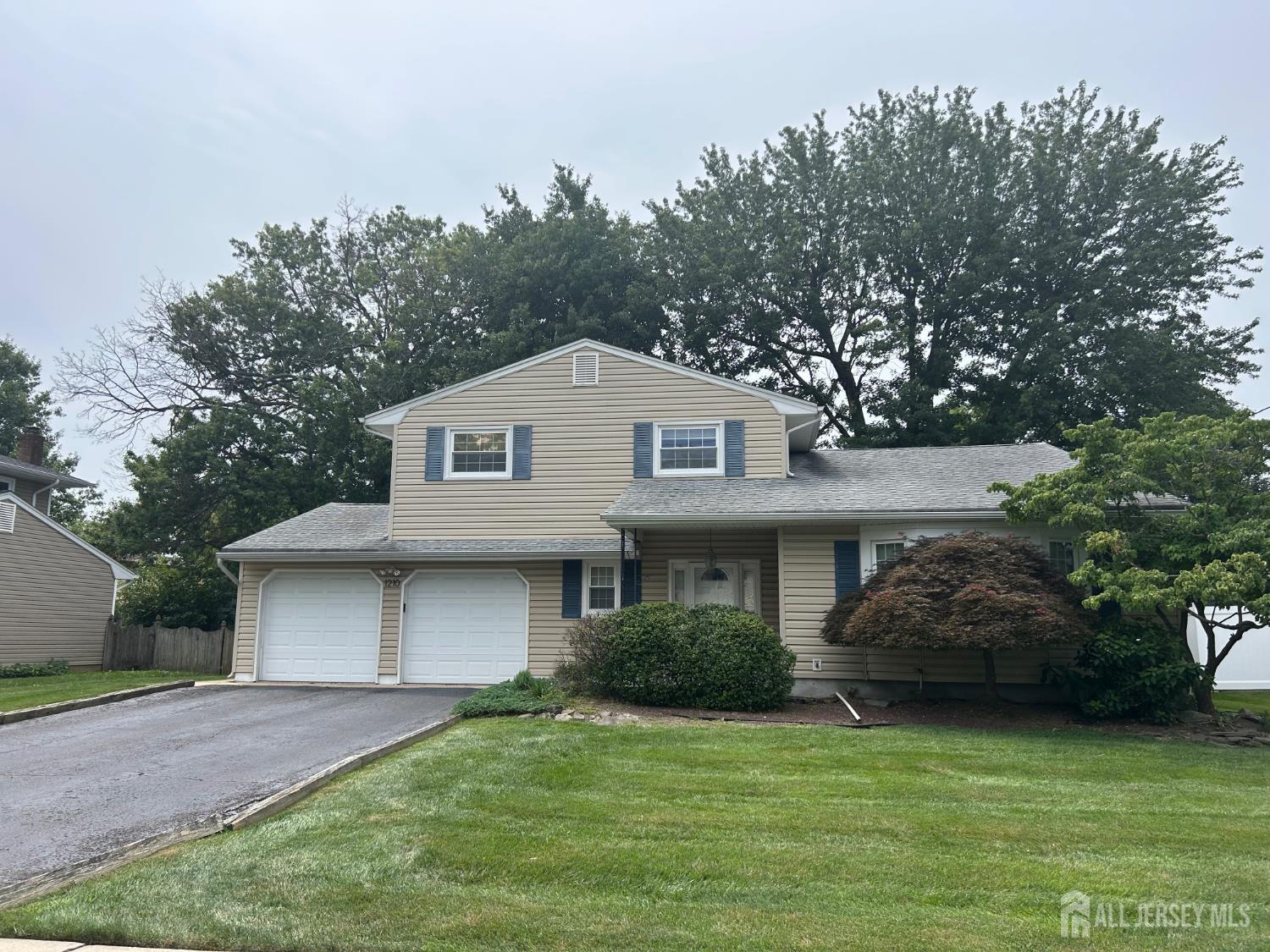 1210 Dakota Road — photo