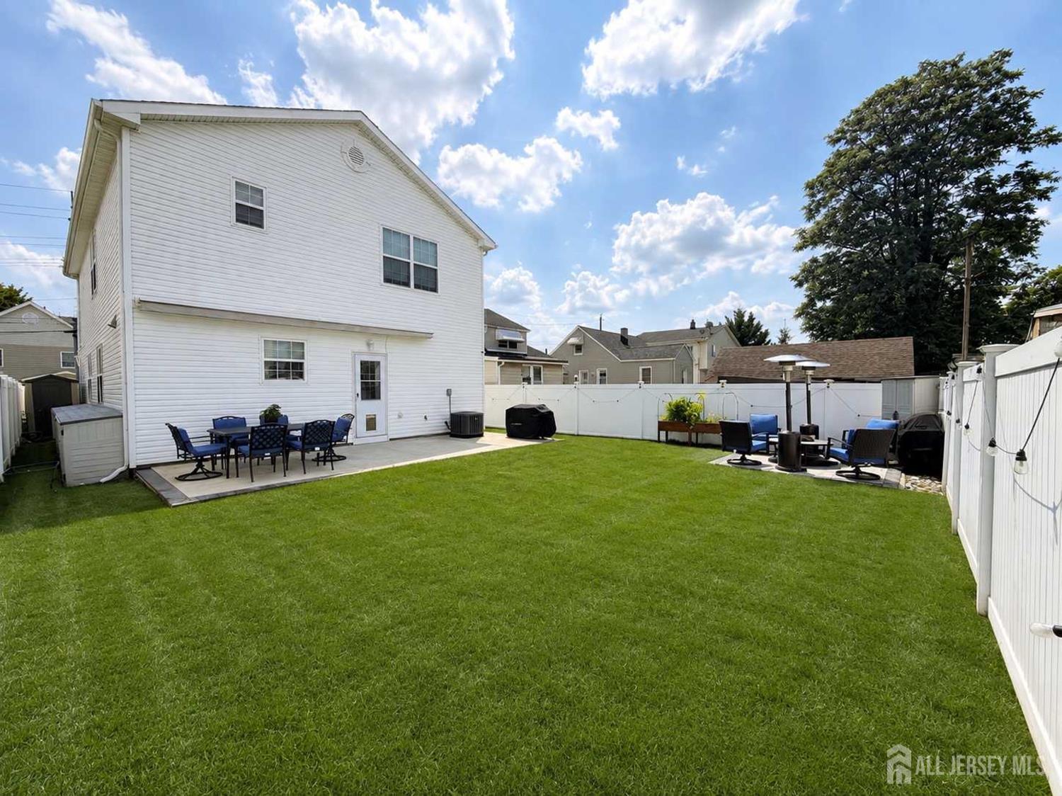22 Larch Street — photo