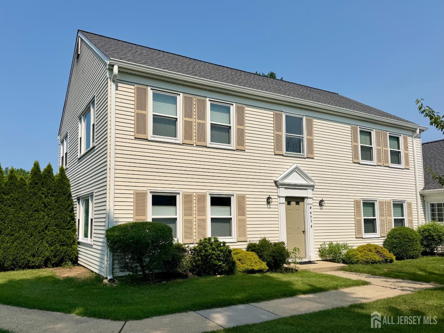 653 Yorktown Lane B — photo