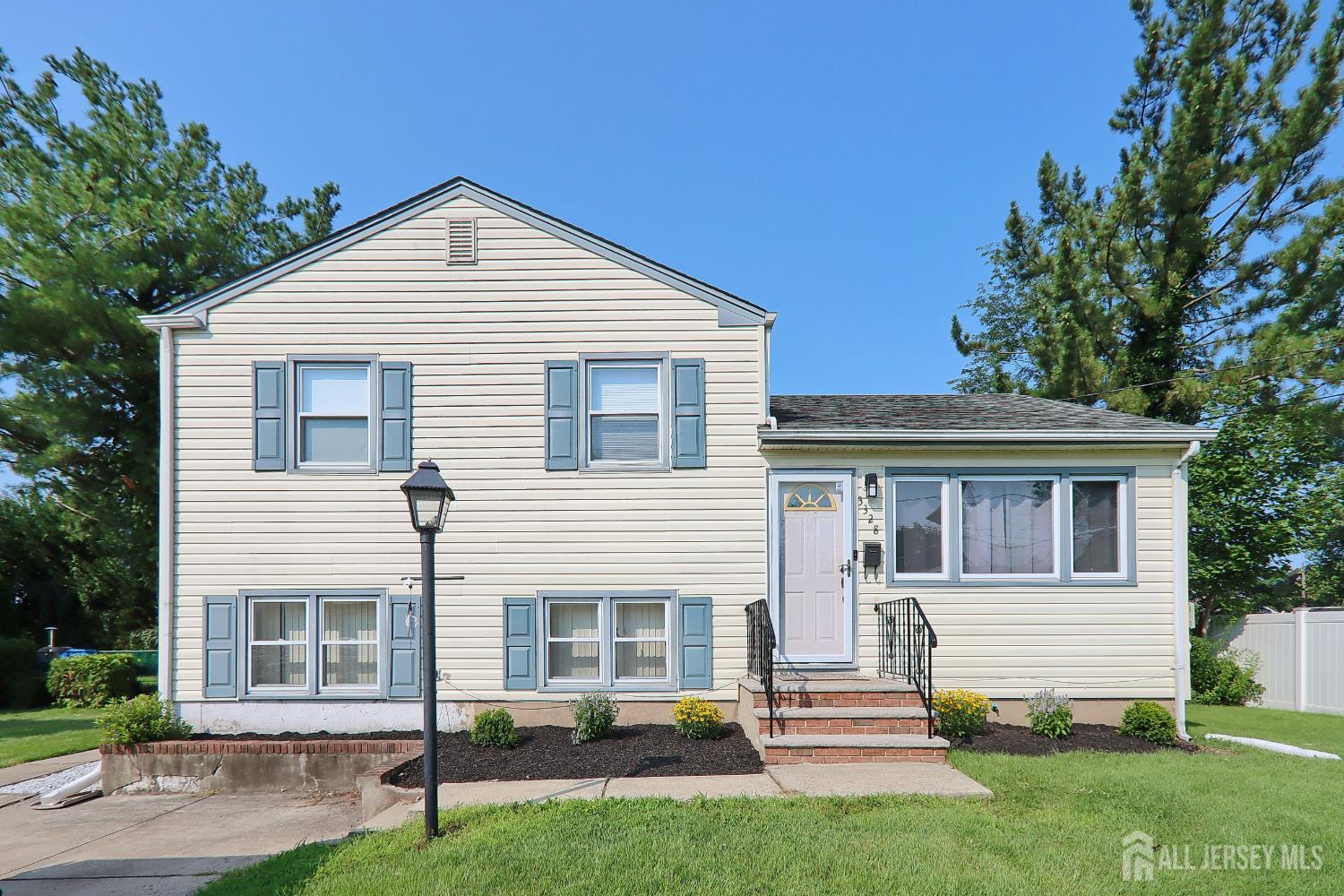 3328 Beverly Road — photo