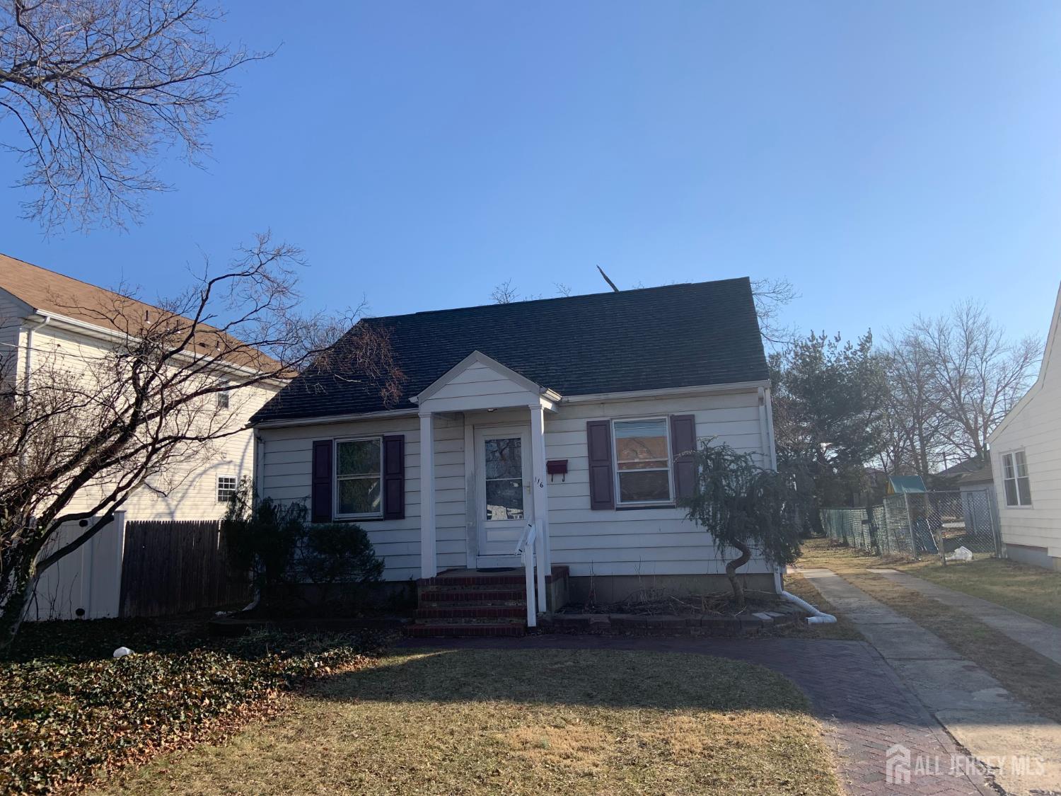 116 Giles Avenue — photo