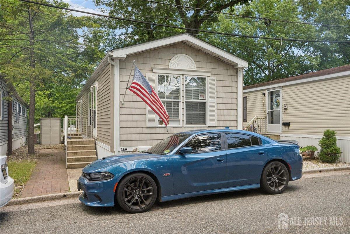 2505-Tri 36M Woodbridge Avenue — photo