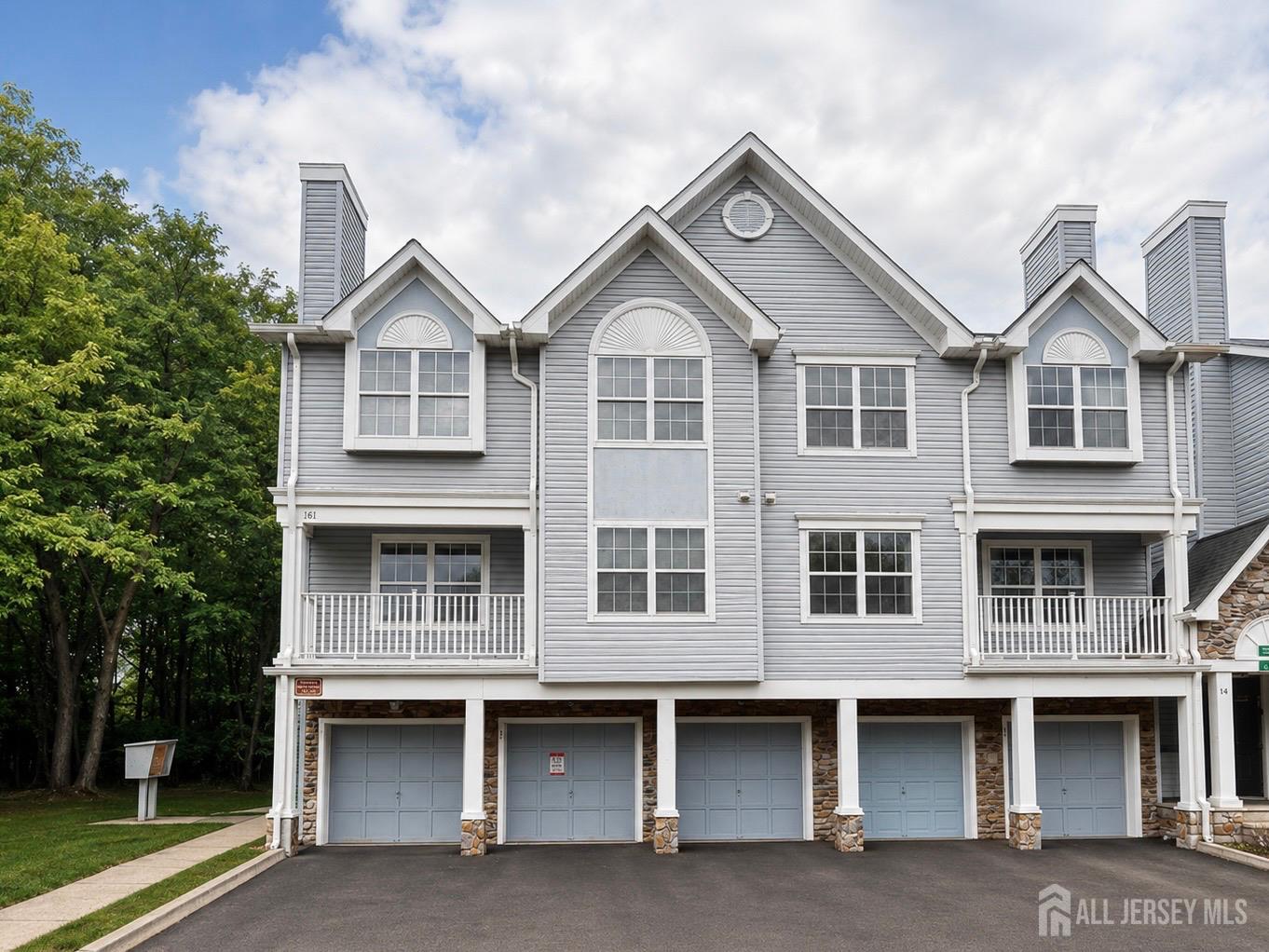 151-151 Prestwick Way — photo