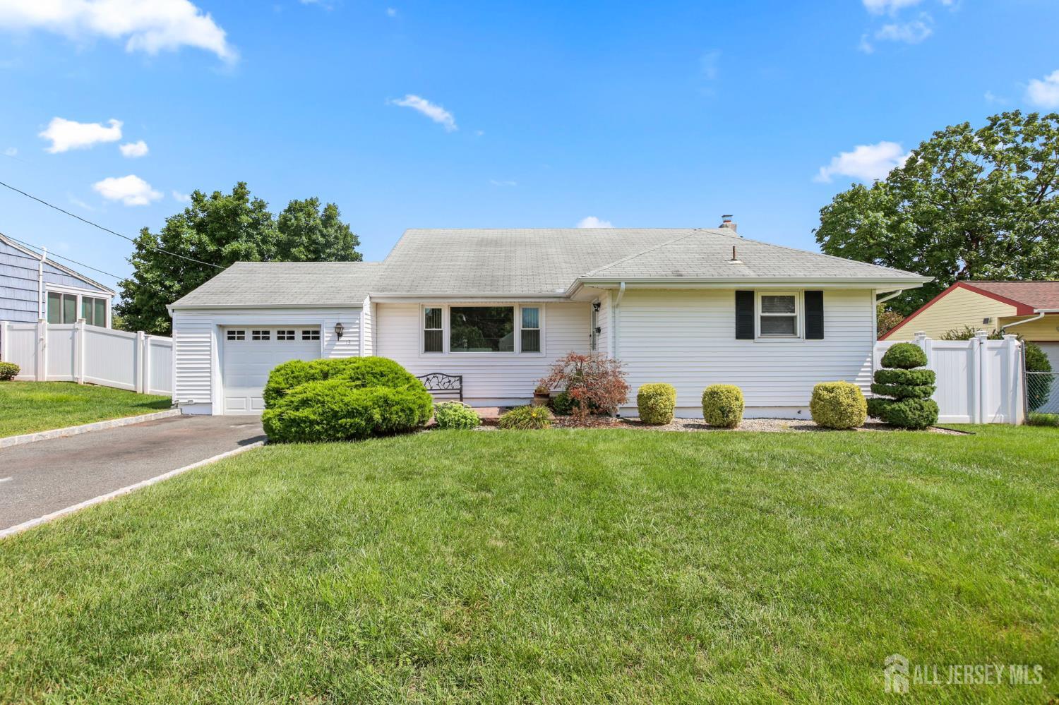 13 Briarwood Drive — photo