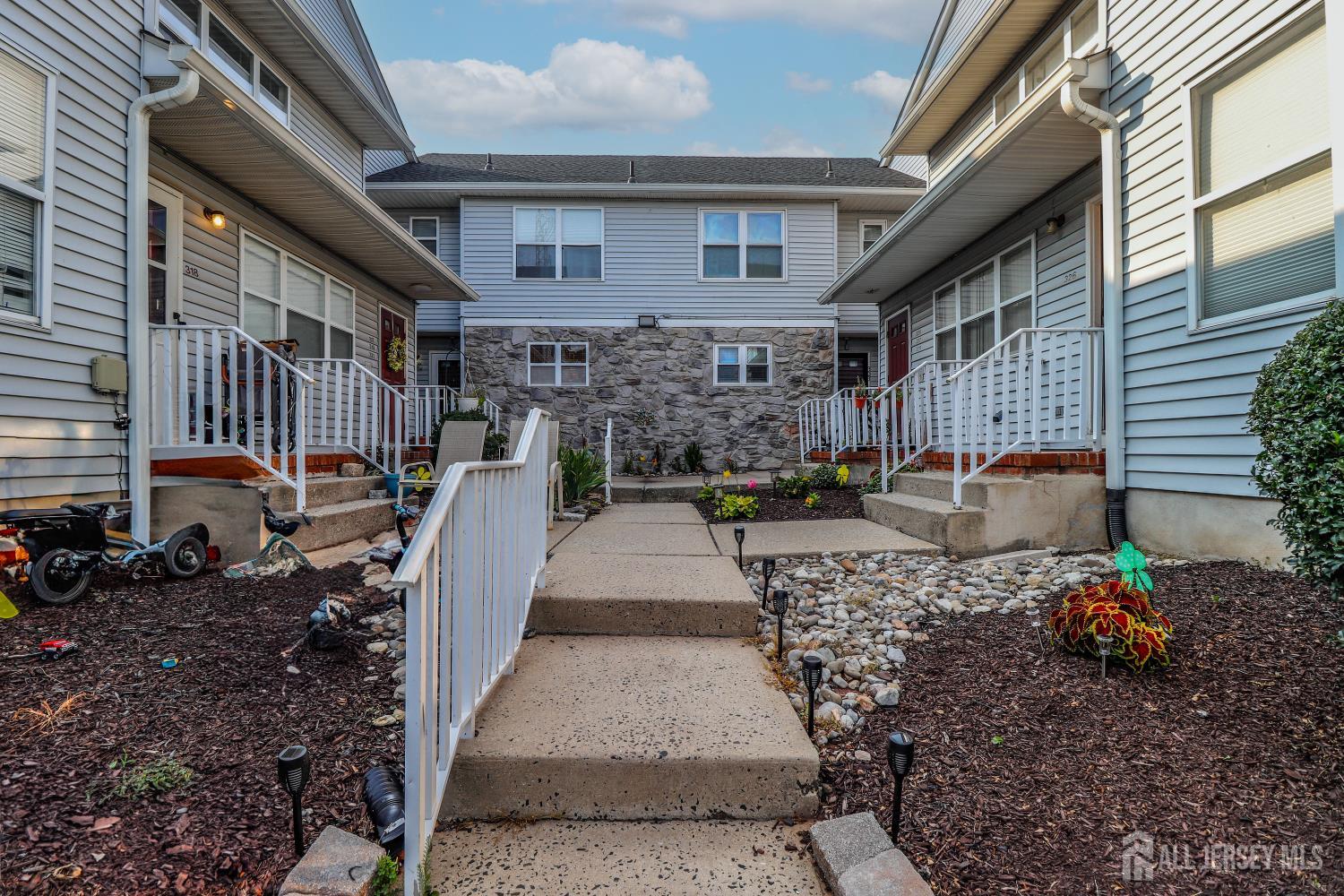 323 Ventnor Court — photo