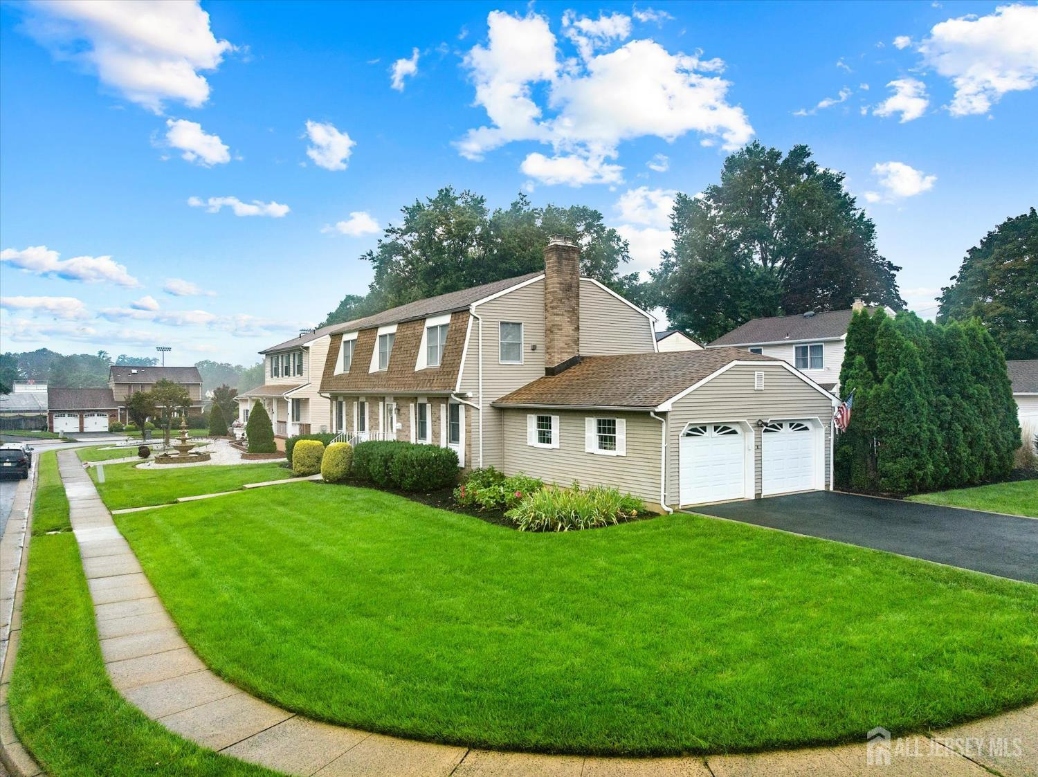 12 Holly Park Drive — photo
