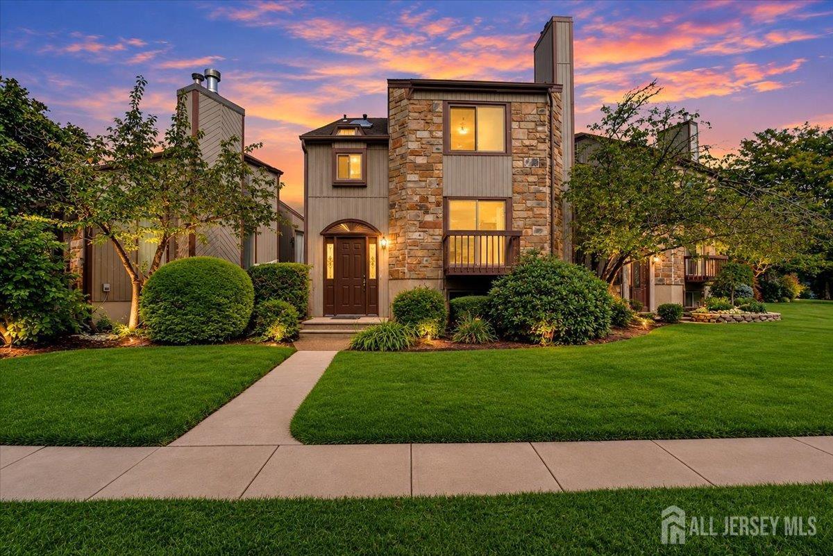 17 Emerald Lane — photo