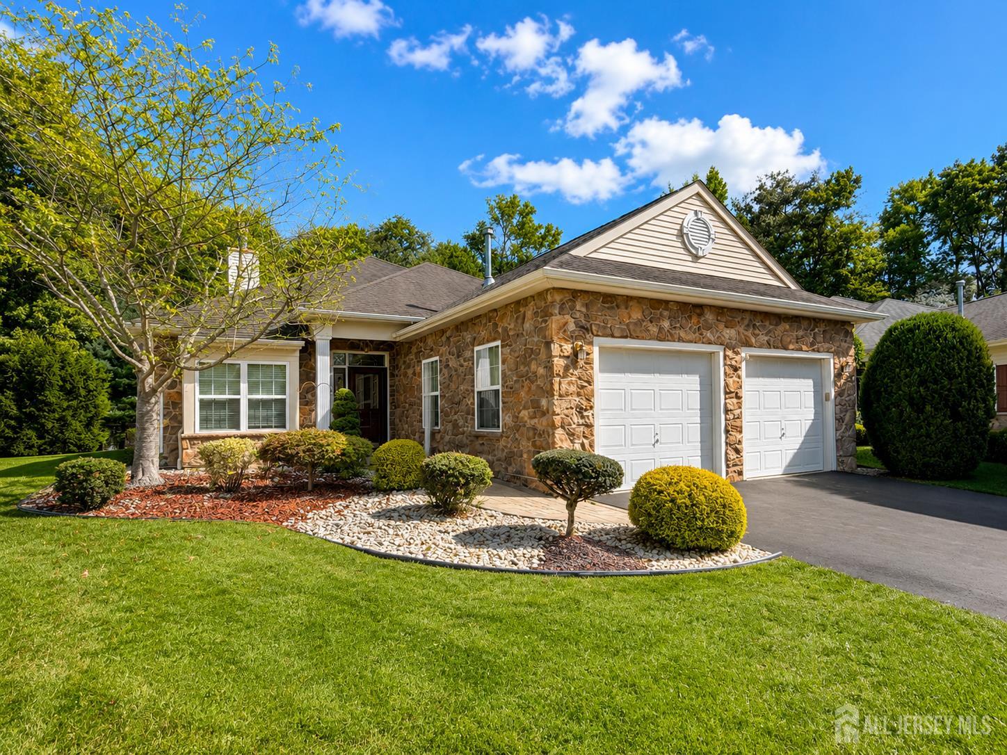 111 Fontaine Court — photo