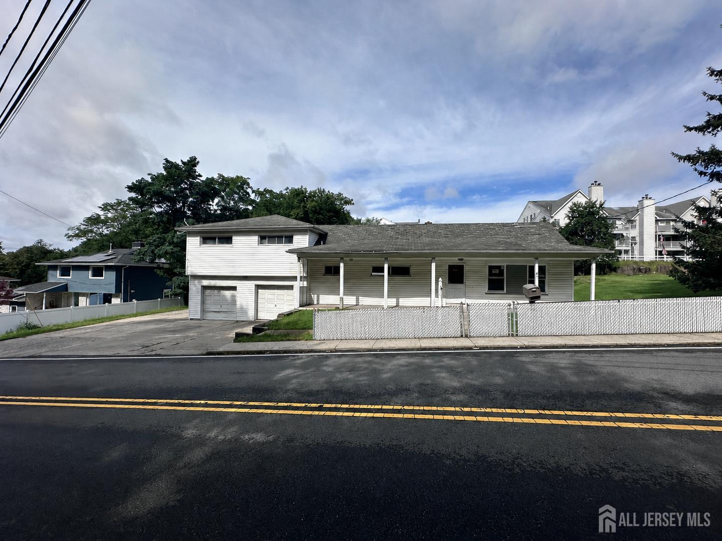 60 Mountain Avenue Front — photo