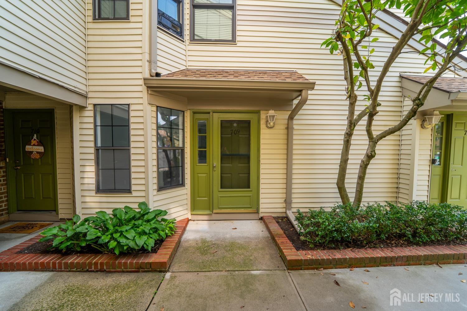 709 Sunshine Court — photo