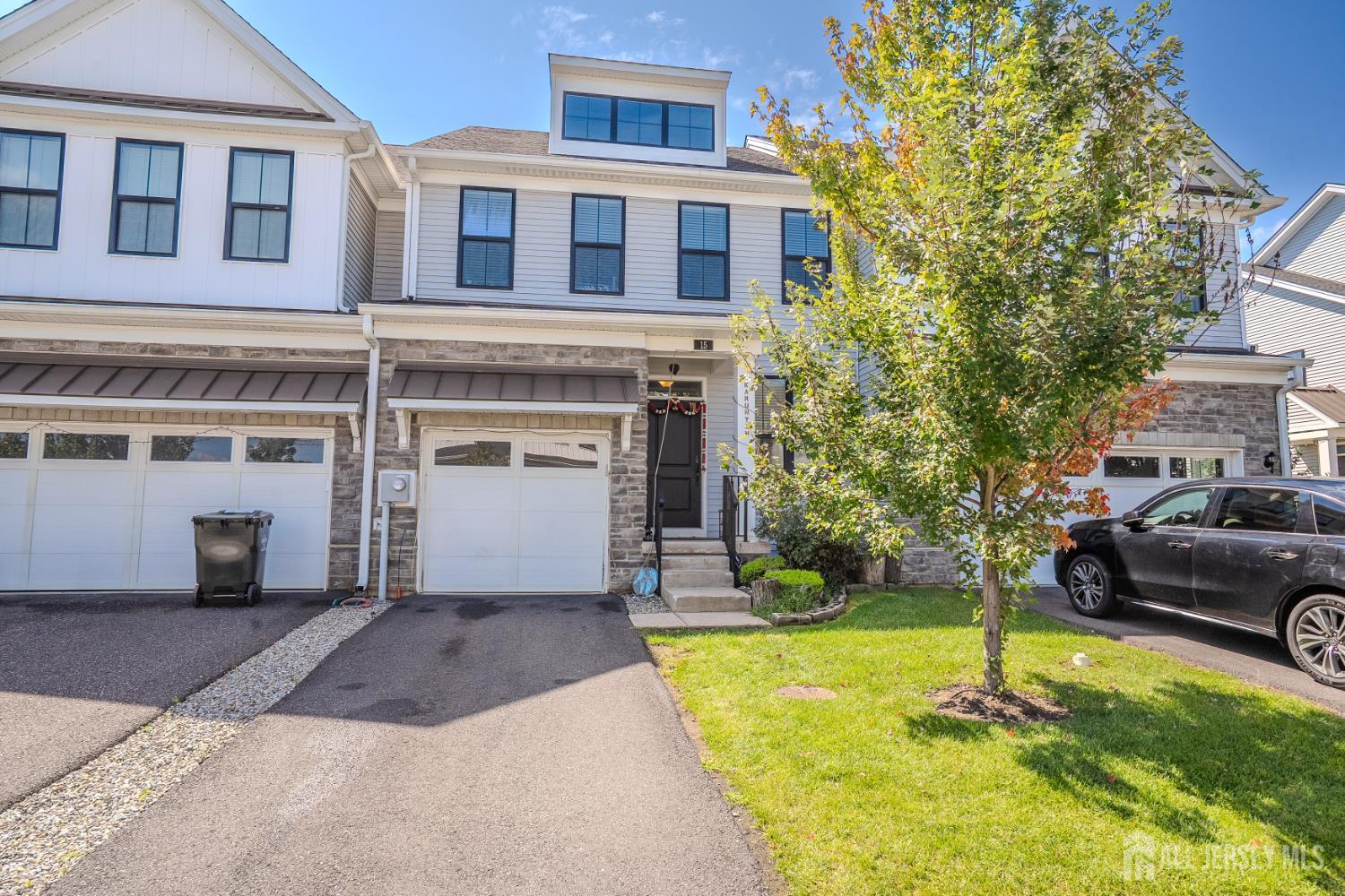 15 Clover Lane — photo
