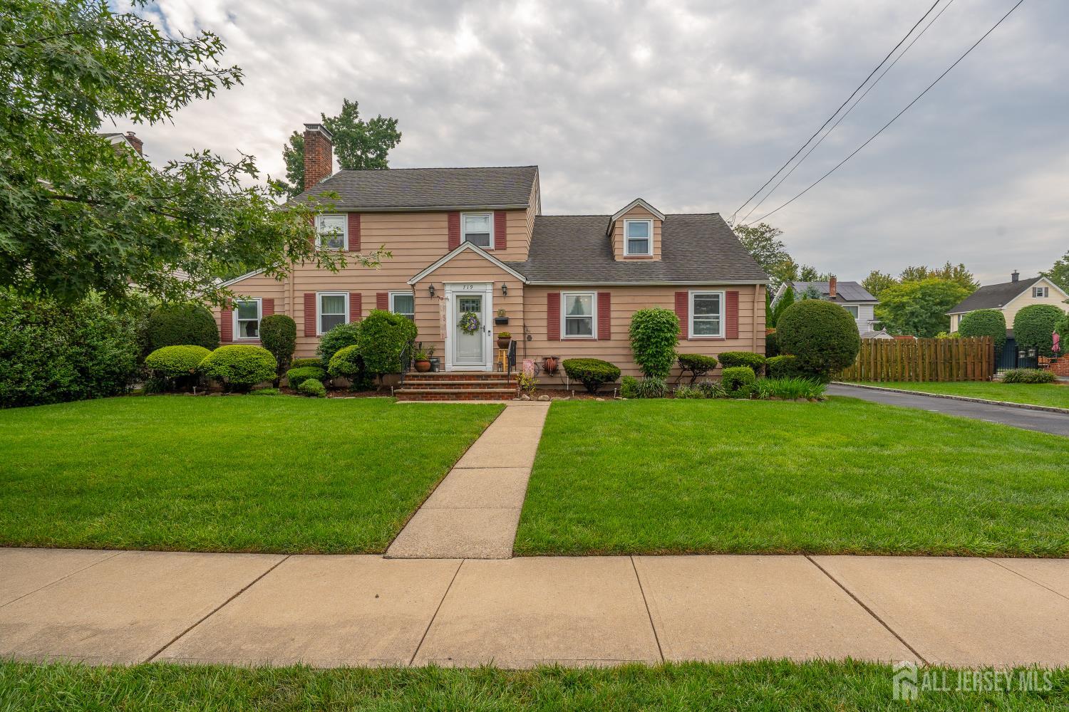 719 Locust Street — photo